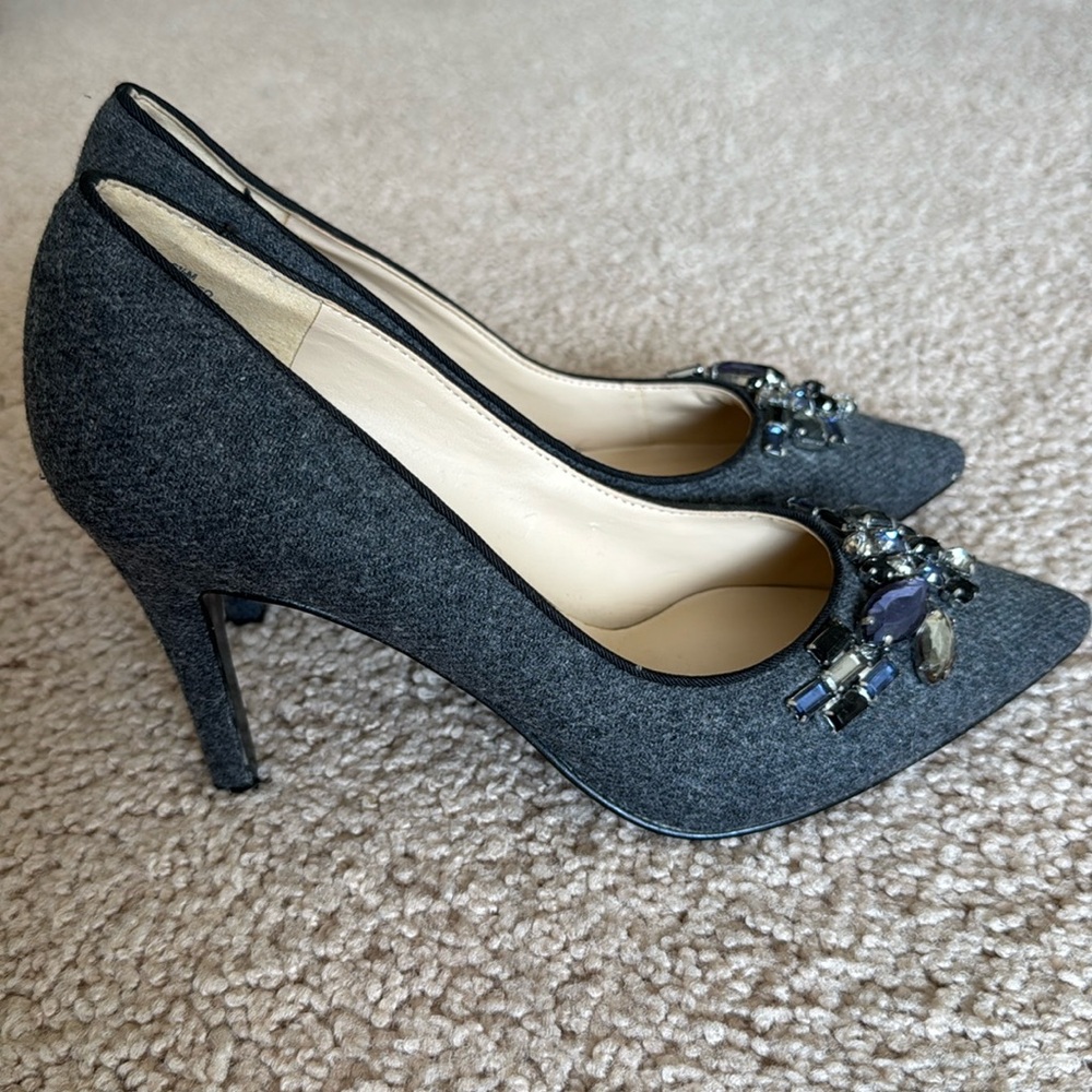 Women's Charcoal Gray Embellished Pointed-Toe Pumps